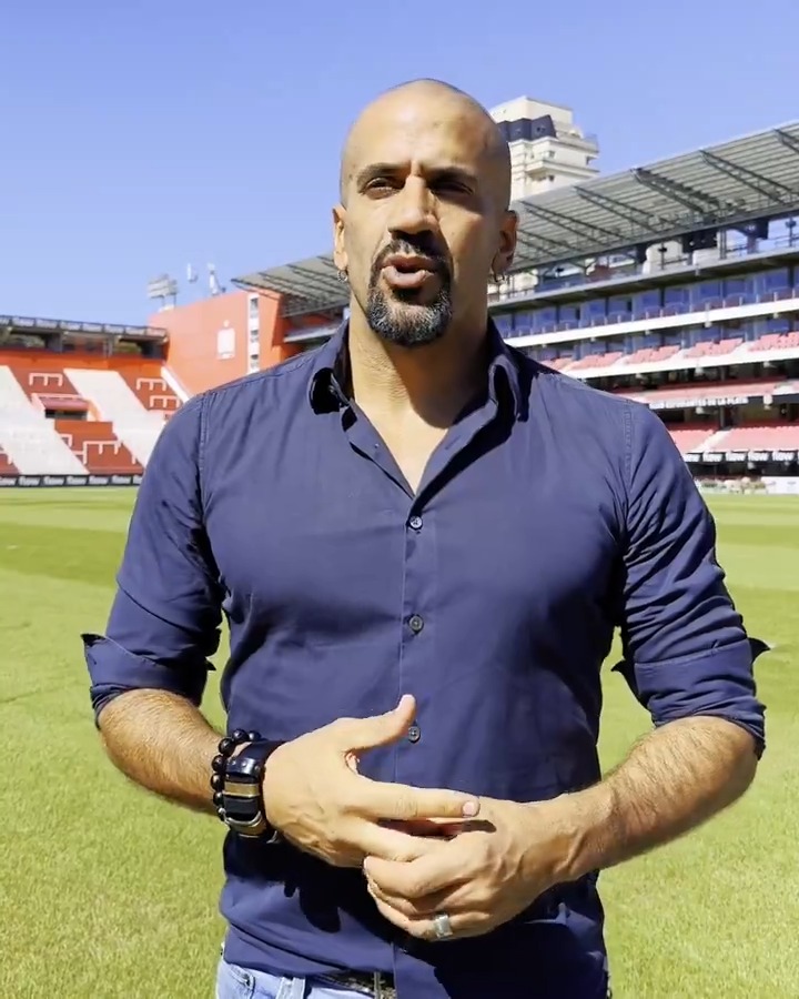🗣️ "𝗣𝗿𝗼𝘆𝗲𝗰𝘁𝗮𝗿 𝘂𝗻 𝗰𝗹𝘂𝗯 𝗰𝗮𝗱𝗮 𝘃𝗲𝘇 𝗺𝗮́𝘀 𝗴𝗿𝗮𝗻𝗱𝗲". Las primeras palabras de Juan Sebastián Verón, tras asumir su tercera gestión como presidente de Estudiantes 🇦🇹