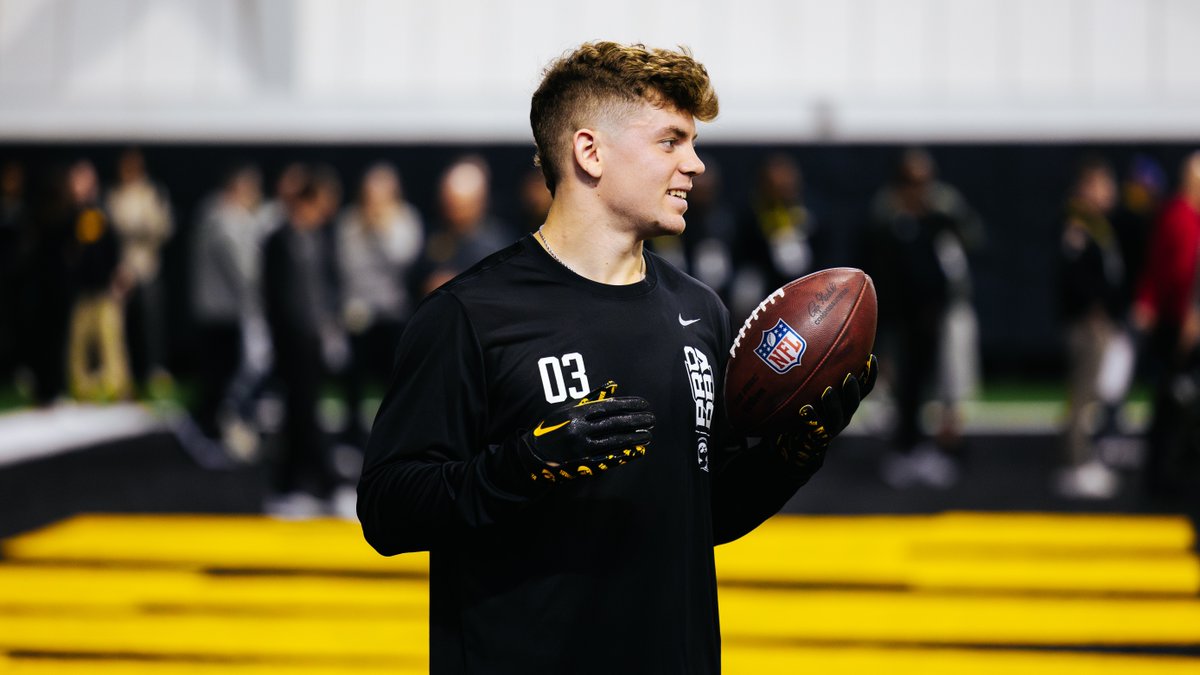 𝗦𝗵𝗼𝘄𝗲𝗱 𝗨𝗽 &amp; 𝗦𝗵𝗼𝘄𝗲𝗱 𝗢𝘂𝘁 40-YD: 4.42 Vertical Jump: 38.5’’ Broad Jump: 10’4’’ @cdejean23 x #Hawkeyes