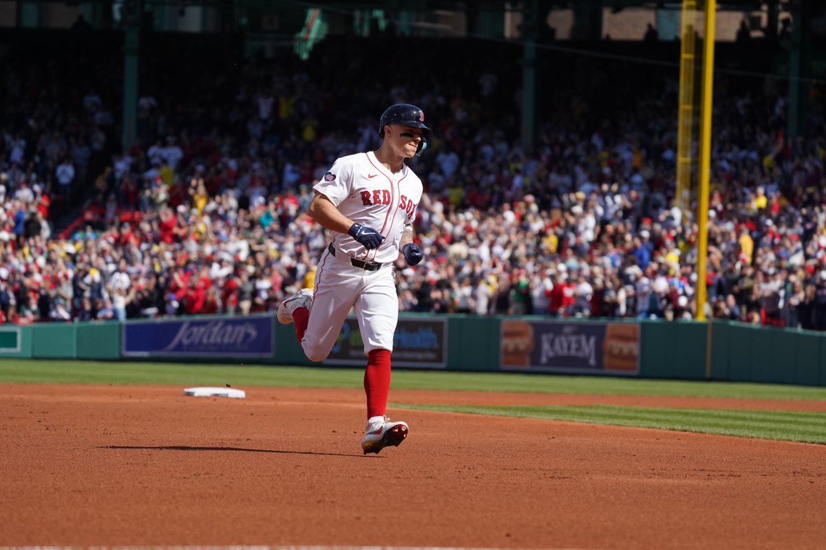 Tyler O'Neill goes yard in his first Red Sox at-bat at Fenway Park! 🔥