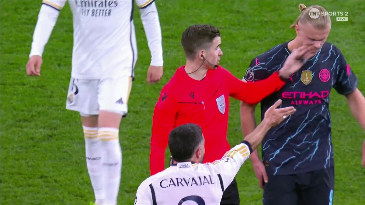 The referee catches Erling Haaland in the face at half time 😳 #UCL 📺 Watch Real Madrid vs Man City live on TNT Sports & discovery+ UK