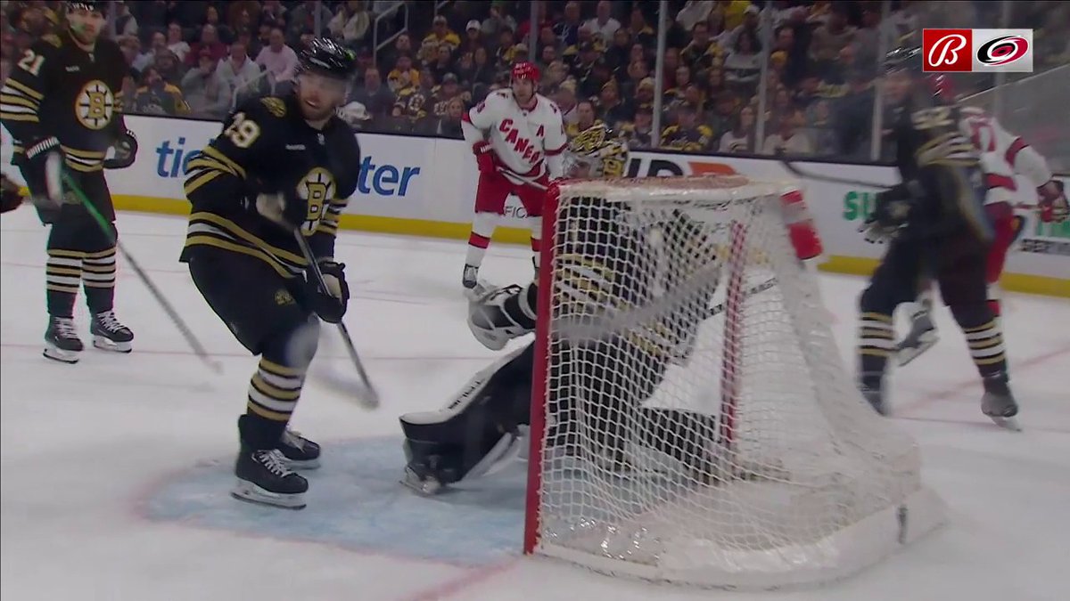 Svech did it again!! 🥍 1-0 Carolina! Carolina Hurricanes | #CauseChaos