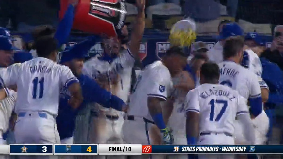 Salvy walks it off for the Kansas City Royals! 👑