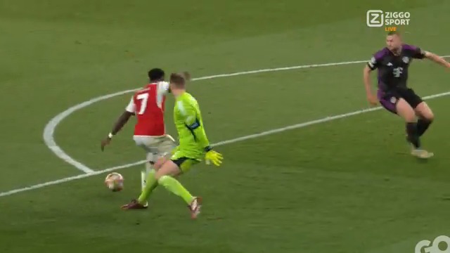 'Een 𝟏𝟎𝟎% strafschop' 💥 Arsenal krijgt via Saka in de blessuretijd nog dé kans op de winnende treffer, Rafael van der Vaart ziet er een 100% penalty in... 👀 Had de bal op de stip gemoeten? 🤔 #ZiggoSport #UCL #ARSBAY