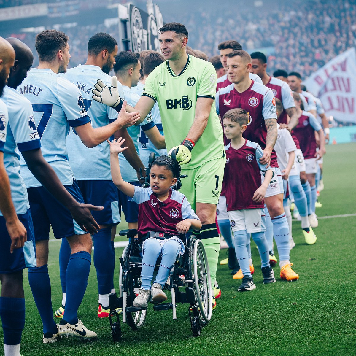 Join young Aston Villa fan Ibrahim as he took to the pitch at Villa Park alongside Emi Martinez 👏 Ibrahim's inspiring story has seen him undergo three surgeries following a brain tumour, and he completed his chemotherapy last year