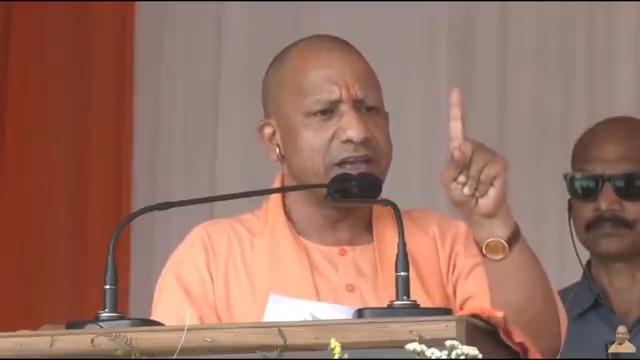 कानून को रौंदने वालों को आज अहसास हो रहा है... निर्दोष लोगों को मारोगे तो मिट्टी भी नहीं मिल पाएगी...