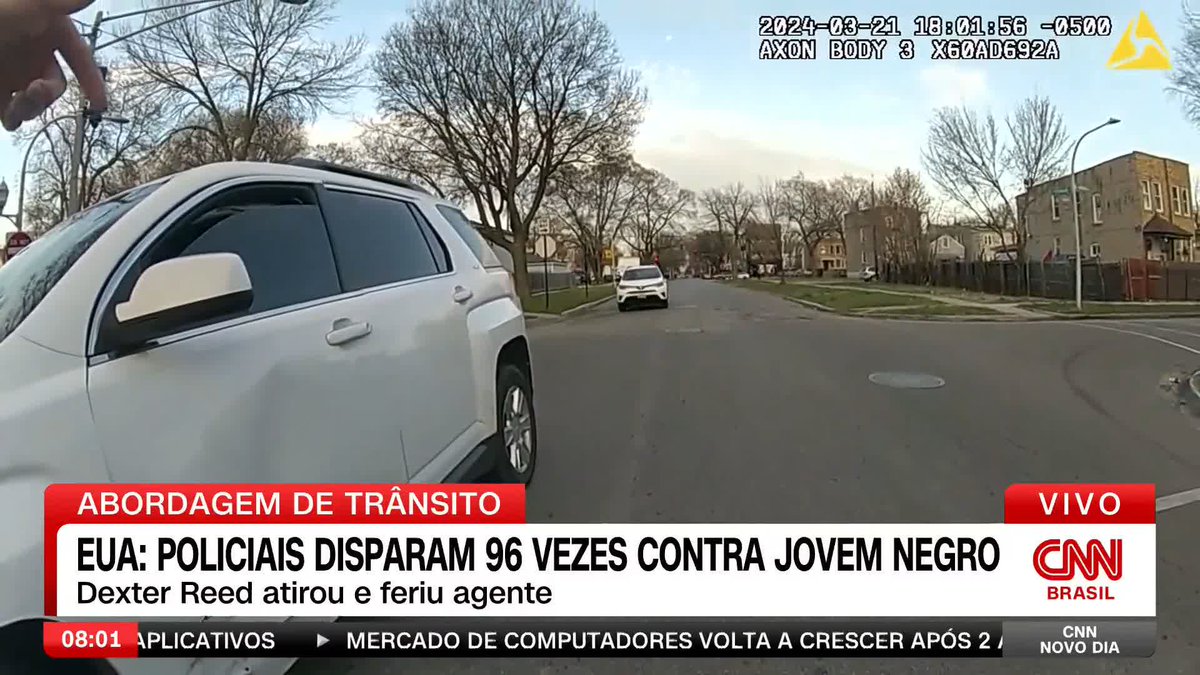 Um jovem negro, de 26 anos, morreu depois que policiais atiraram quase 100 vezes contra ele durante uma abordagem policial, em Chicago, nos Estados Unidos. O caso ganhou repercussão depois que imagens das câmeras corporais dos agentes foram divulgadas. #CNNNovoDia