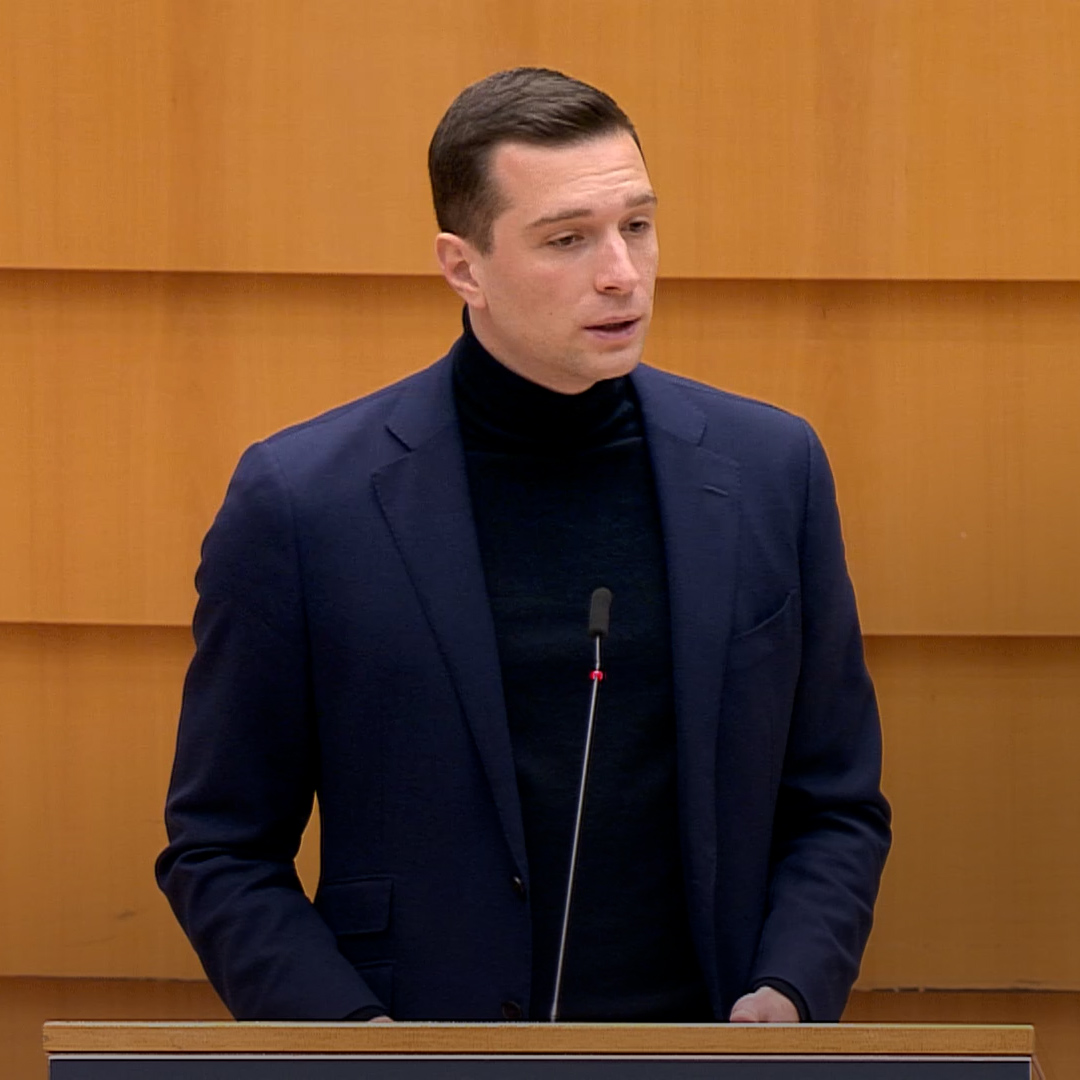 Nous vivons un moment de vérité. Nous nous opposons à ce Pacte de submersion et à la répartition obligatoire des migrants dans nos communes qu'il contient. Les peuples d’Europe ne veulent être ni remplacés, ni submergés : ils aspirent à la protection. Entendez leur appel !