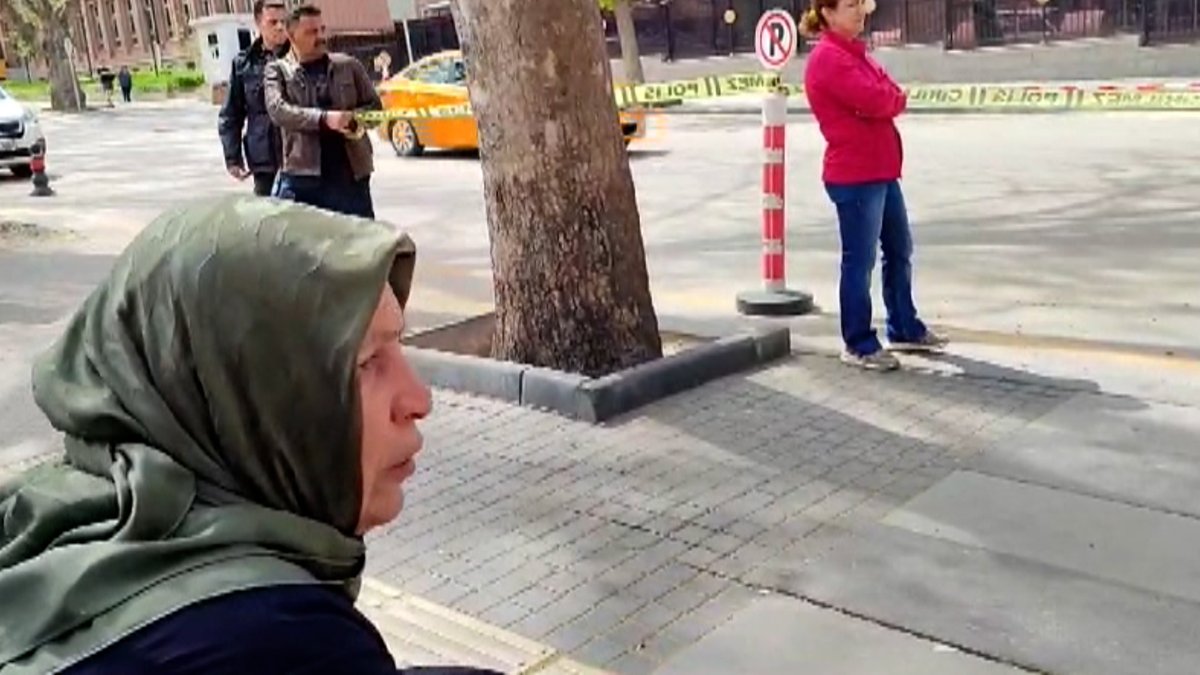 Emine Şenyaşar’ın Adalet Bakanlığı önüne taşıdığı Adalet Nöbeti eylemi, bayramın birinci gününde de devam etti