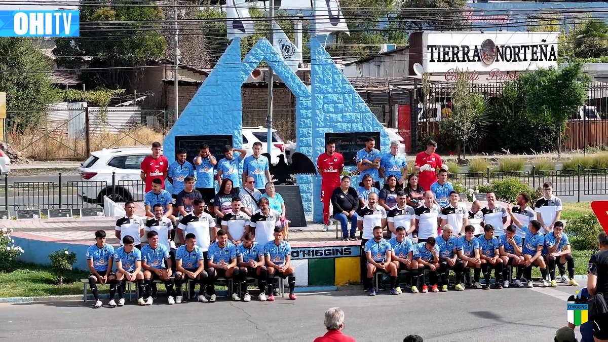 🇧🇼 ¡𝐄𝐍 𝐄𝐋 𝐂𝐎𝐑𝐀𝐙𝐎́𝐍 𝐃𝐄 𝐍𝐔𝐄𝐒𝐓𝐑𝐀 𝐇𝐈𝐒𝐓𝐎𝐑𝐈𝐀! 🇧🇼 📸 La tradicional Foto Oficial de nuestro plantel profesional, en esta ocasión, fue realizada en el Memorial de Los 16 junto a los padres y madres de nuestros ángeles celestes 🕊️ 📽️ Video de Maxcy González