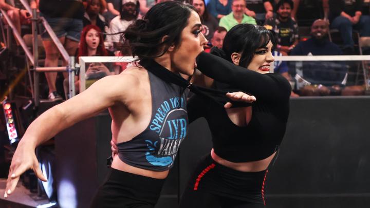 New NXT Women’s Champion roxanne is all smiles as Pax snaps and attacks LYRA VALKYRIA. #WWENXT