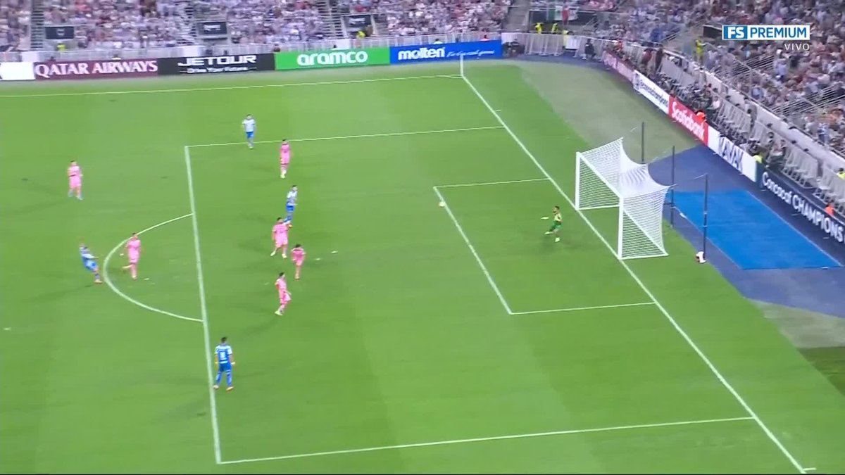 ¡PONGANLE CORREA A ESTE GOLAAAZOOOOO! 🐶⚽ Berterame se luce con esta joya y mete un golazo para el 4-1 en el global. ¡Lo están ganando Rayados! #CampeonesConcacafxFSMX