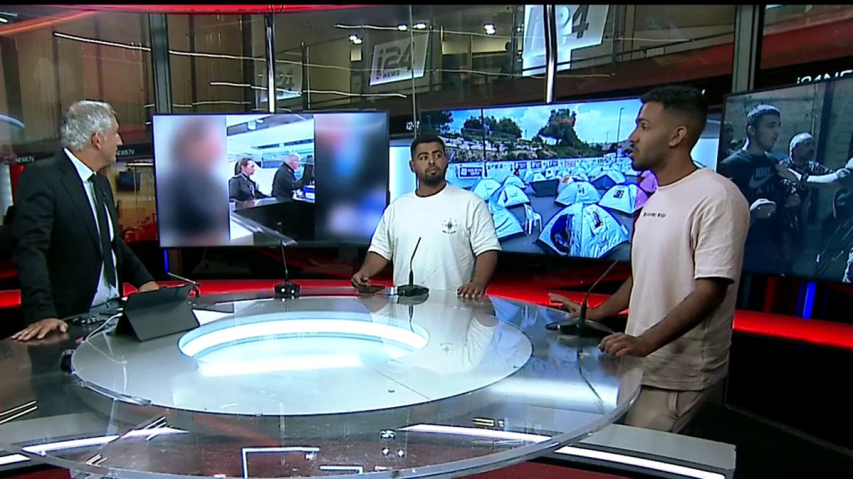 Les frères Sharabi, survivants du festival Nova, racontent sur #i24NEWS leur agression à la douane de l'aéroport de Manchester "L'agent a vu nos passeports israéliens et m'a demandé de quelle religion j'appartenais. J'ai dit que j'étais juif et son comportement a changé"