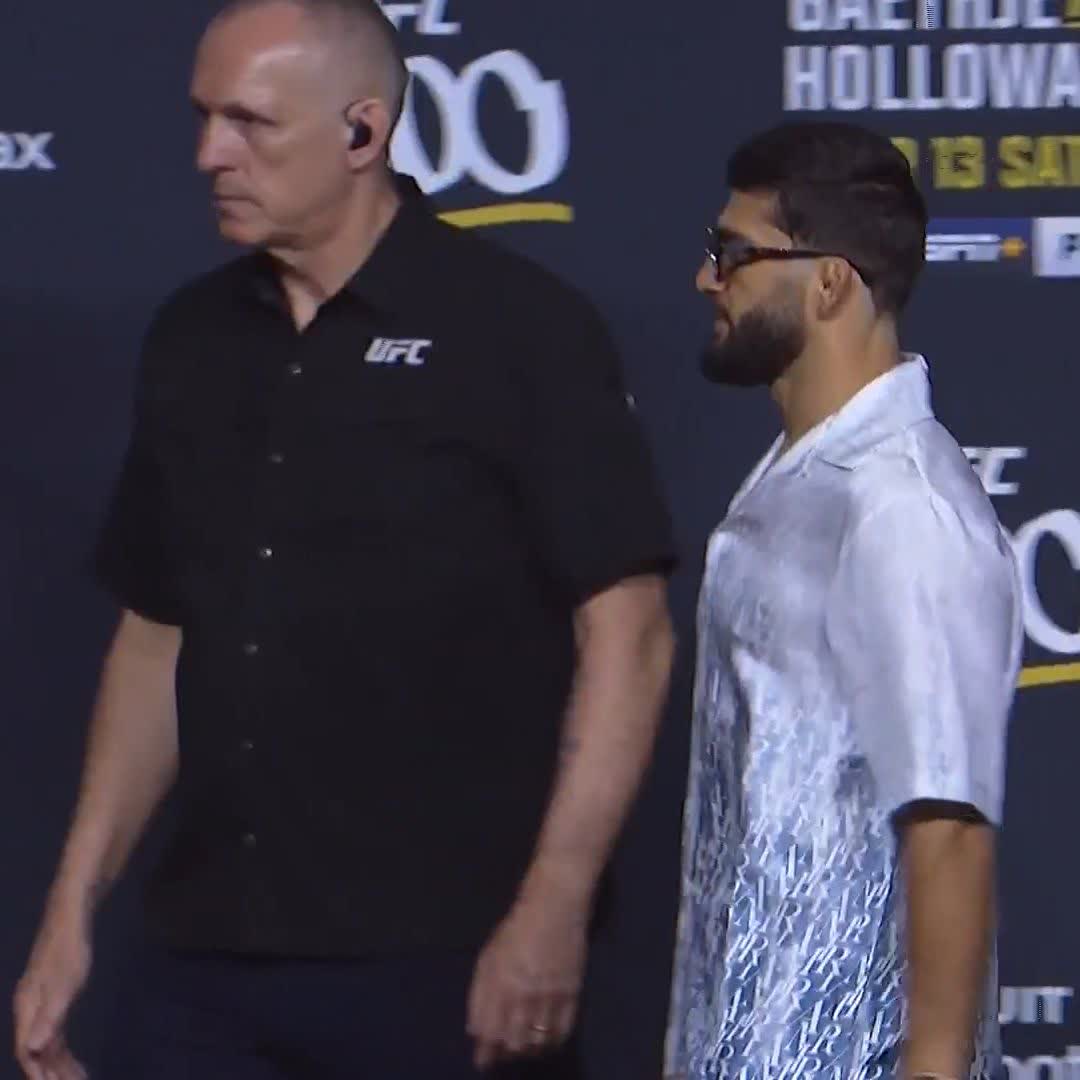Intensity at an all-time high for this one 😮‍💨 Charles 'DoBronxs' Oliveira vs Arman Tsarukyan UFC [ #UFC300 | SATURDAY | Live on ESPN+ PPV ]