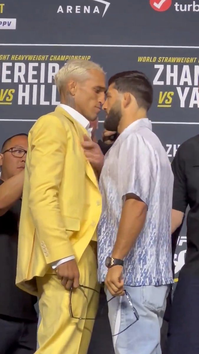 THIS FACEOFF BETWEEN CHARLES OLIVEIRA & ARMAN TSARUKYAN BEFORE #UFC300 🫣