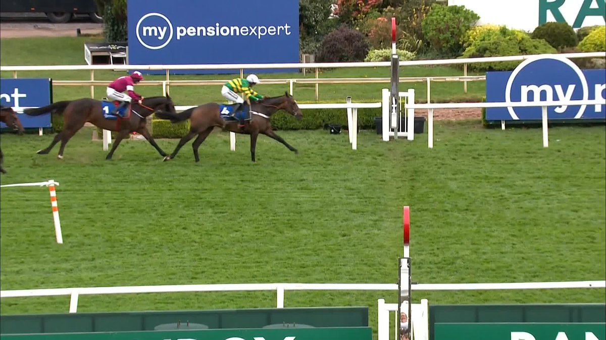 💚💛 JONBON show the heart of a lion to win the Grade 1 Melling Chase for Nicky Henderson. Brilliant ride Nico De Boinville. 👑