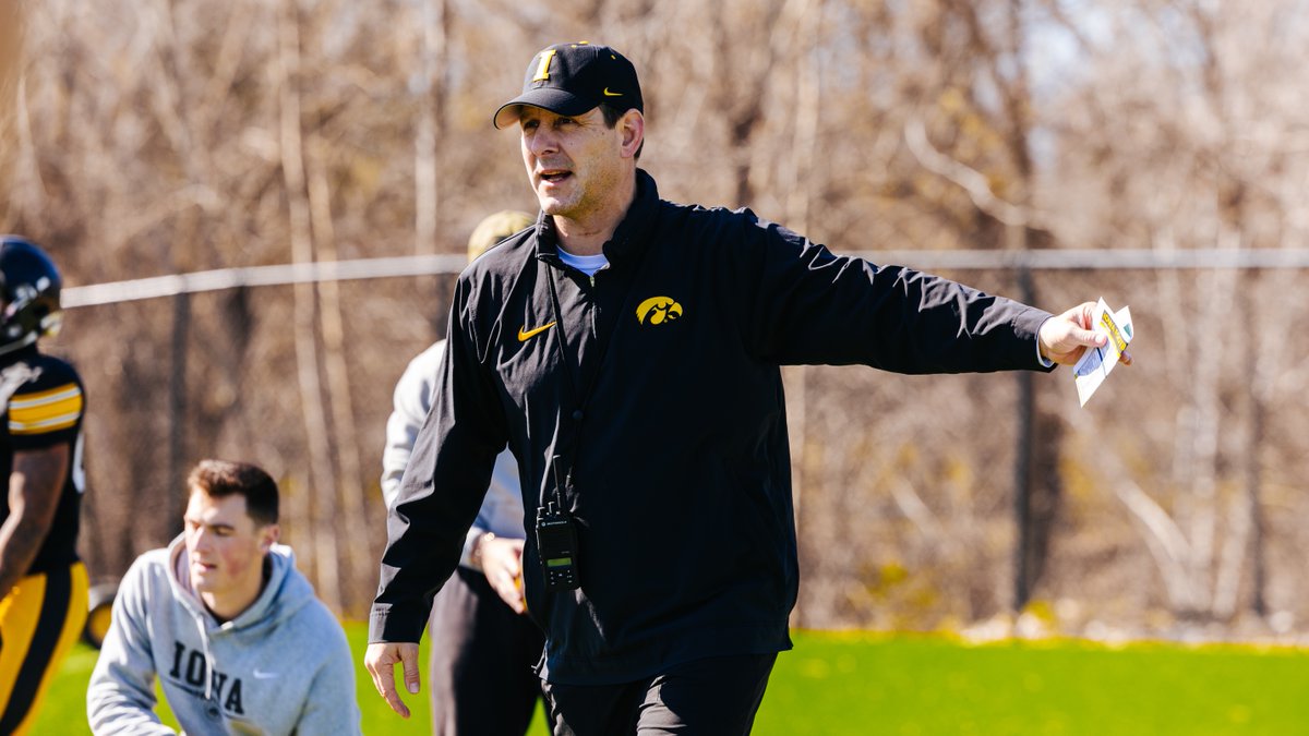 “It’s a beautiful day. Let’s have some fun.” OC Tim Lester Mic’d Up 🎙️ #Hawkeyes