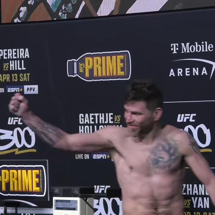 Jim Miller acknowledges Jon Anik for giving him a proper introduction 😁 #UFC300