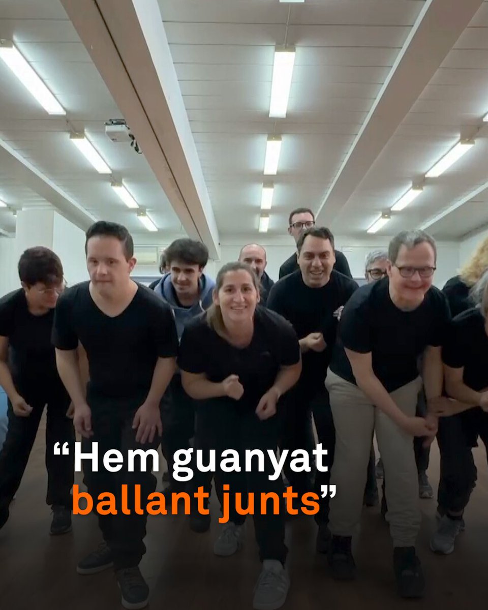 "Encara se’ns posa la pell de gallina”. Són 16 ballarins, 8 dels quals amb discapacitat intel·lectual, i recorden emocionats com van guanyar el concurs Élancé Vila de Blanes. Es diuen La Tribu Ochentera