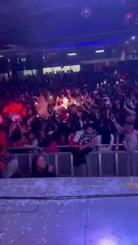 ⚠️ FEMALE SINGER JUMPING TO THE CROWD NAKED 🍑🤭 [more at 🔥]