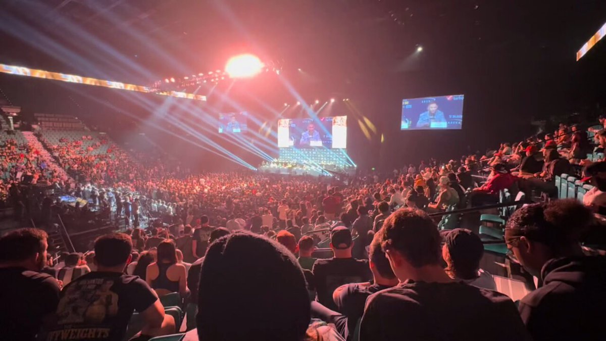 Blockchain just laded a HAYMAKER in combat sports! Congratulations to #VeChain for expanding their partnership with the #UFC!🥊 VeChain is integrating their technology into the GLOVES used in every UFC fight! Massive day for blockchain and the #RWA space! Learn more⬇️
