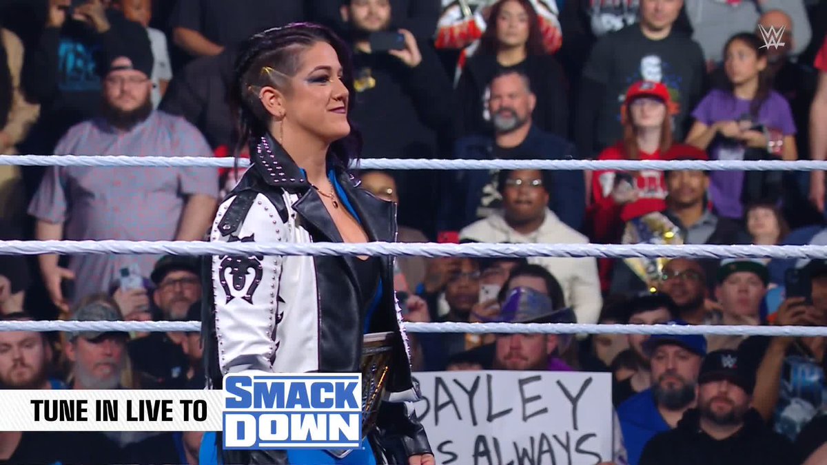 YOU DESERVE IT 👏👏👏 Bayley #SmackDown