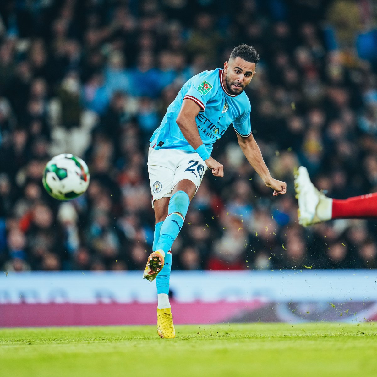 That first touch 👌🏼 Riyad Mahrez 🩵