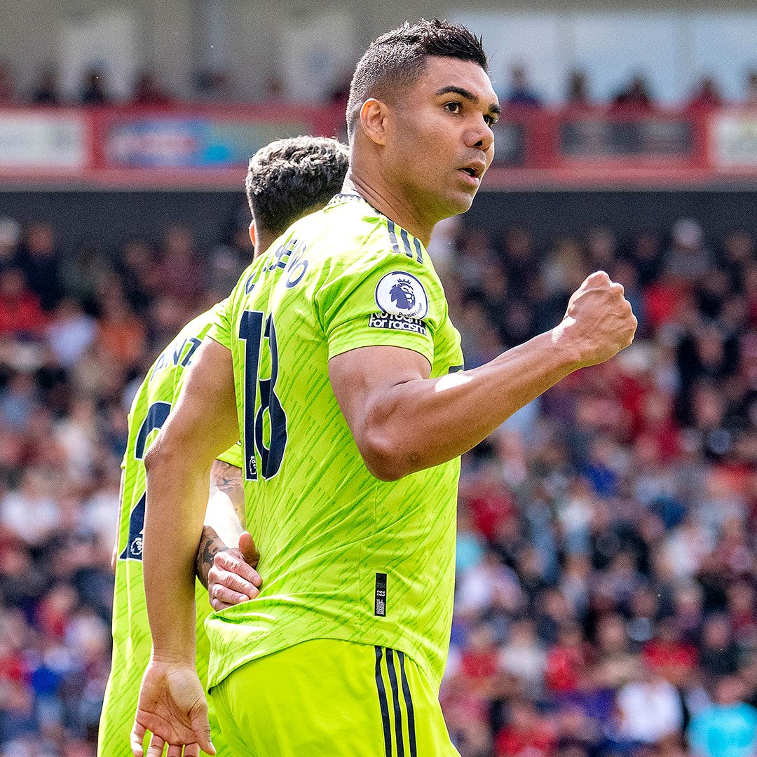What a goal, Casemiro! 🔥 #MUFC || #PL