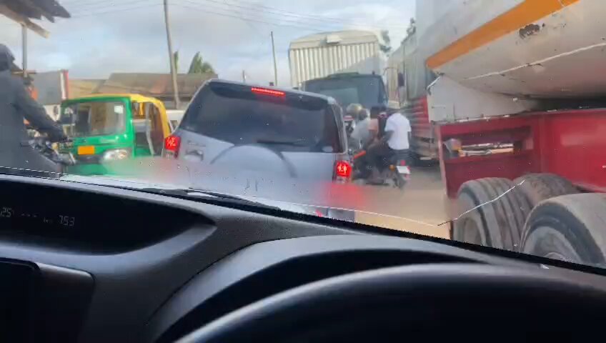 Maisha yetu watu wa Ukonga yamekuwa ya tabu sana miaka nenda rudi. Mwanzo tuliambiwa tatizo ni upinzani na sasa tuna mh Jerry Silaa wa CCM maisha yale yale tu. Tuliambiwa barabara nyingi zinaanza kunjengwa mwezi wa nne kupitia mradi wa DMDP na mpaka sasa sijaona mkandarasi popote