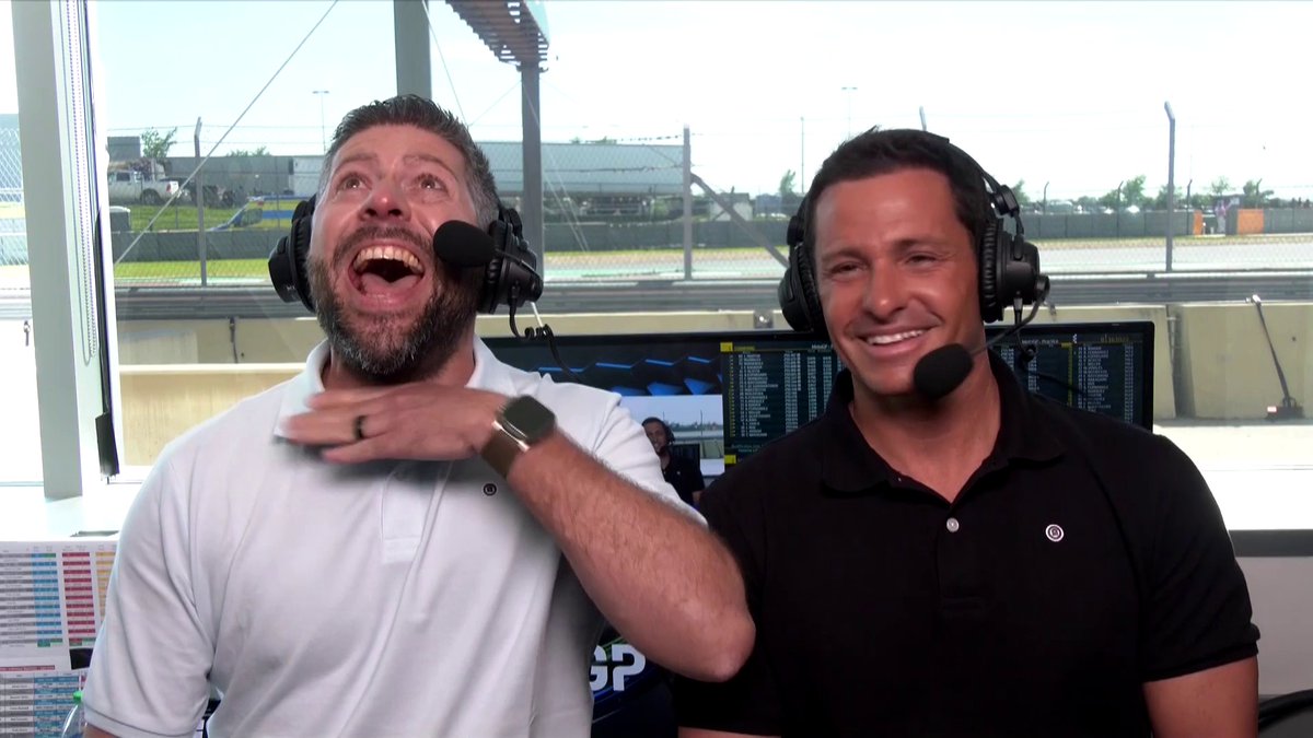 🎤 “INIESTAAAAAAAAAA“ Quand l’équipe moto s’essaie à #AuMicro 😂 Randy a fait semblant de pas comprendre, on est d’accord ? Qui de Laurent ou de Jules s’en est le mieux sorti ? En tout cas l’épisode 1 est disponible GRATUITEMENT sur myCANAL 😉 #MotoGP