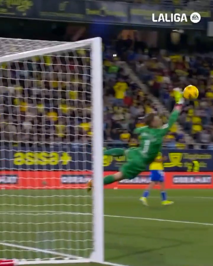 ¡Marc ter Stegen al rescate! 🦸‍♂️ #LALIGAHighlights | FC Barcelona