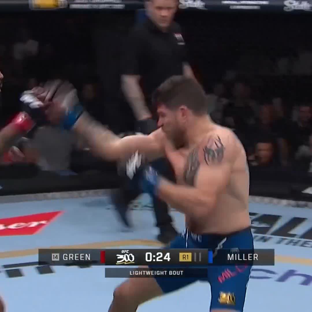 These two are SWINGING ๐ #UFC300