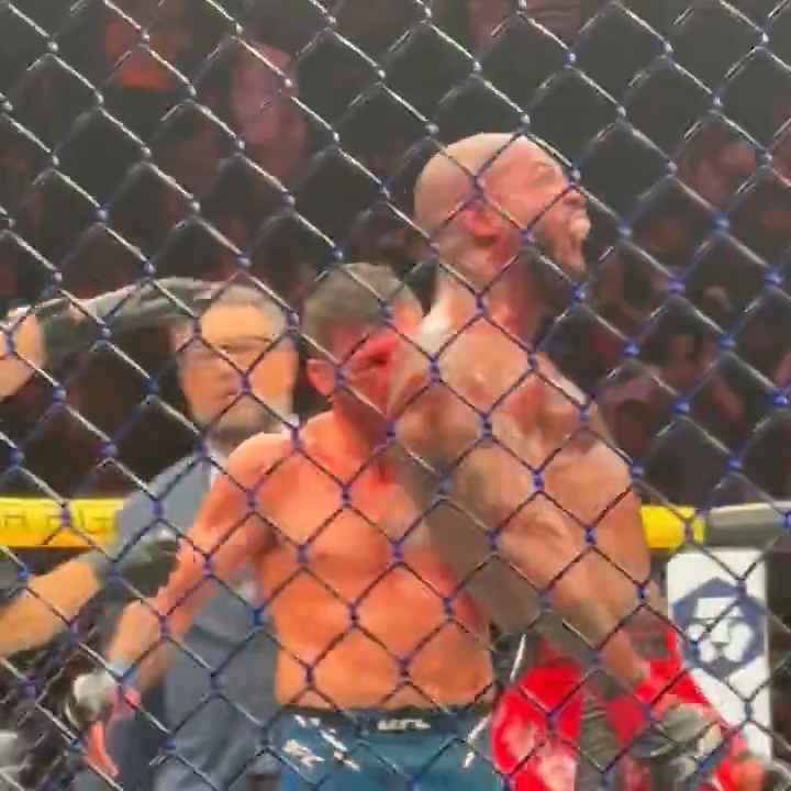 What a war between Bobby Green and Jim Miller at #UFC300 🩸