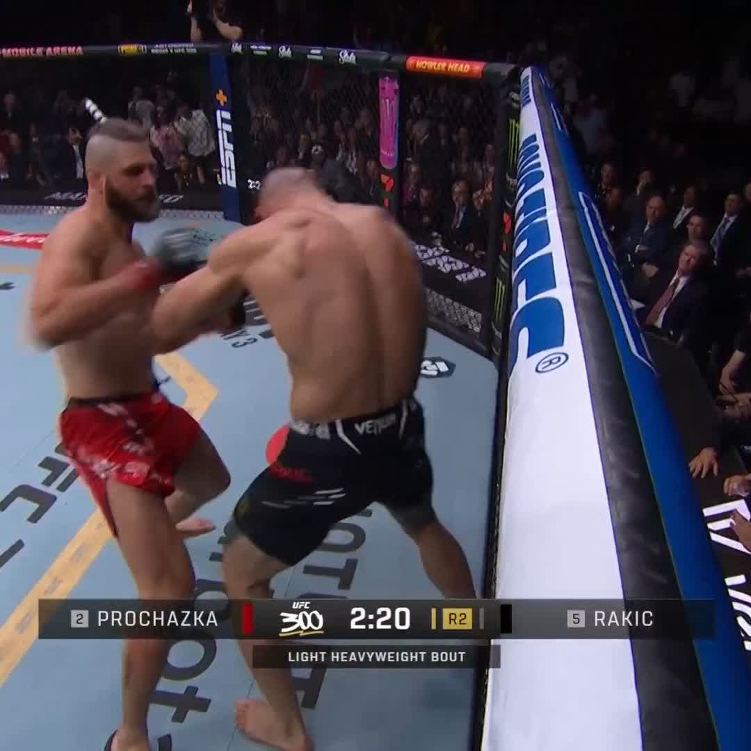 THIS FIGHT IS INSANE!!!! #UFC300
