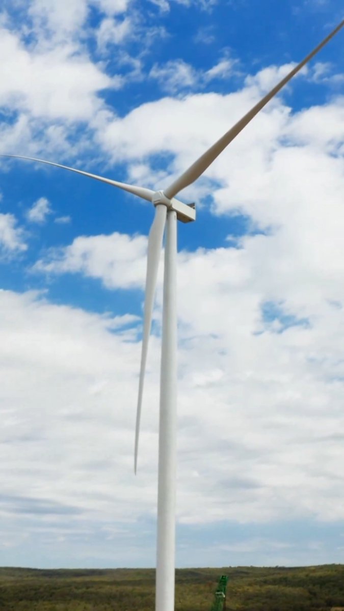 The amazing process of building a wind turbine in the MacIntyre Wind Farm, Queensland 🇦🇺, from the ground up to the sky 🌬️☀️