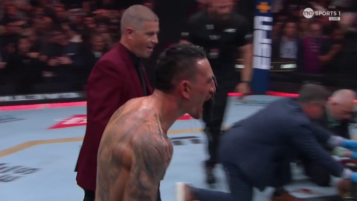 MAX BLESSED HOLLOWAY JUST PUT ON AN ALL-TIMER PERFORMANCE 🐐🐐🐐 #UFC300 | LIVE on TNT Sports &amp; discovery+