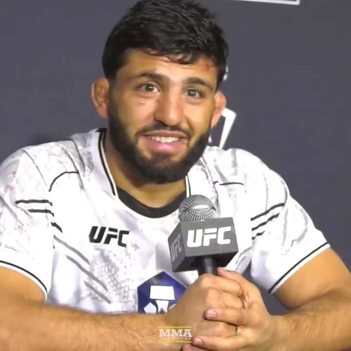 “I’m from Russia. Don’t do that, please. Or I’m going to go to prison in the U.S.” Arman Tsarukyan talks about his altercation with a fan on the way to the cage at #UFC300 😳