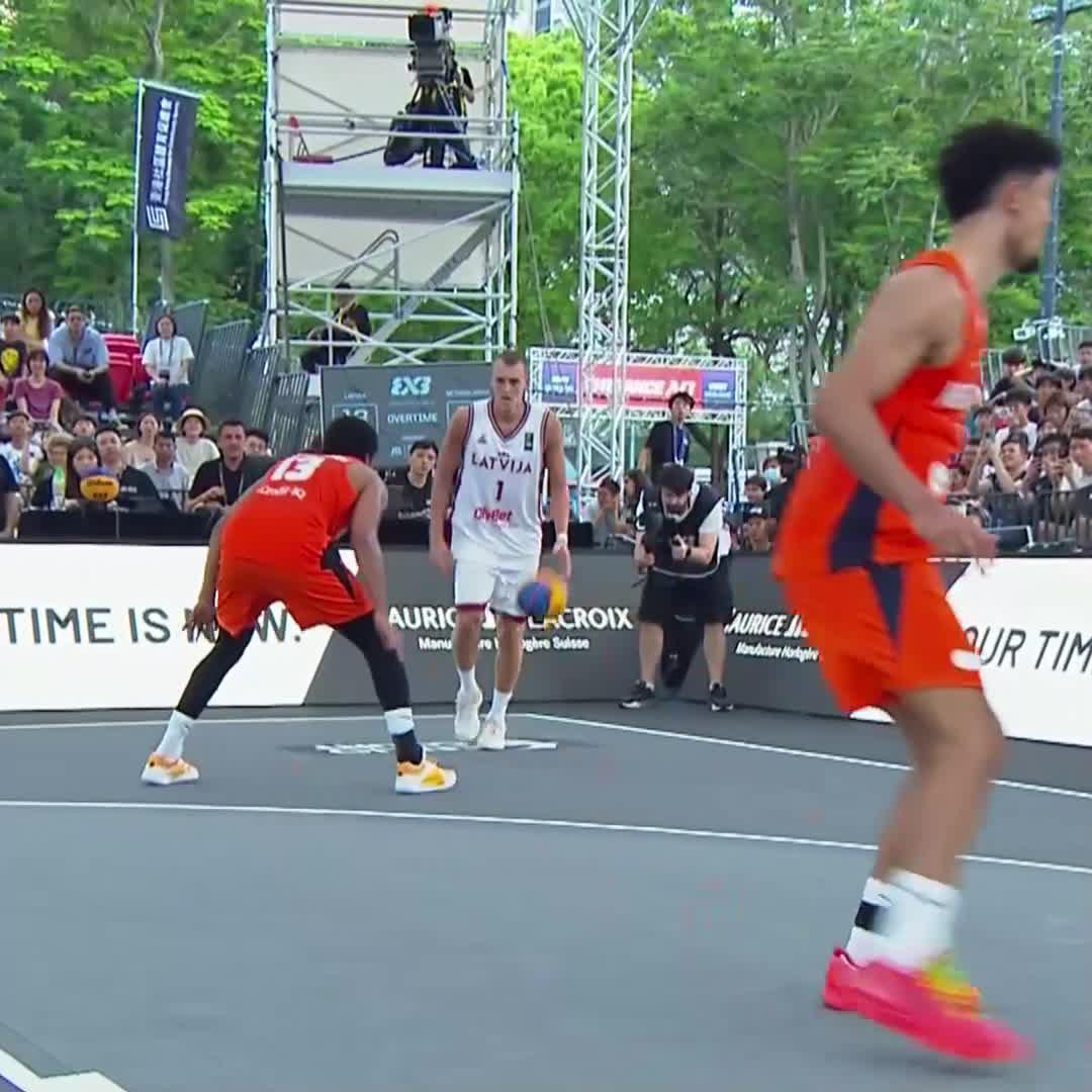 𝙈𝙄𝙀𝙕𝙄𝙎 𝙄𝙎 𝘼 𝙆𝙄𝙇𝙇𝙀𝙍 Reigning Olympic gold medalist stay alive on a Maurice Lacroix buzzer beater #3x3OQT Latvia 🇱🇻 will play for a spot in Paris