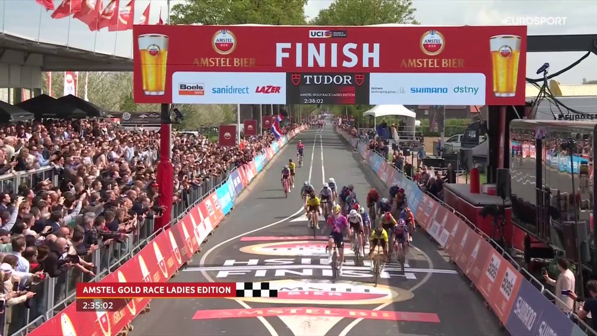 🚴🇳🇱 | Een ingekorte en atypische versie... maar wat geeft het? Lorena Wiebes sprint naar winst, denkt ze... want Vos zegeviert in deze Amstel Gold Race! 🙌🇳🇱 #AGR 📺 Koers kijk je op discovery+