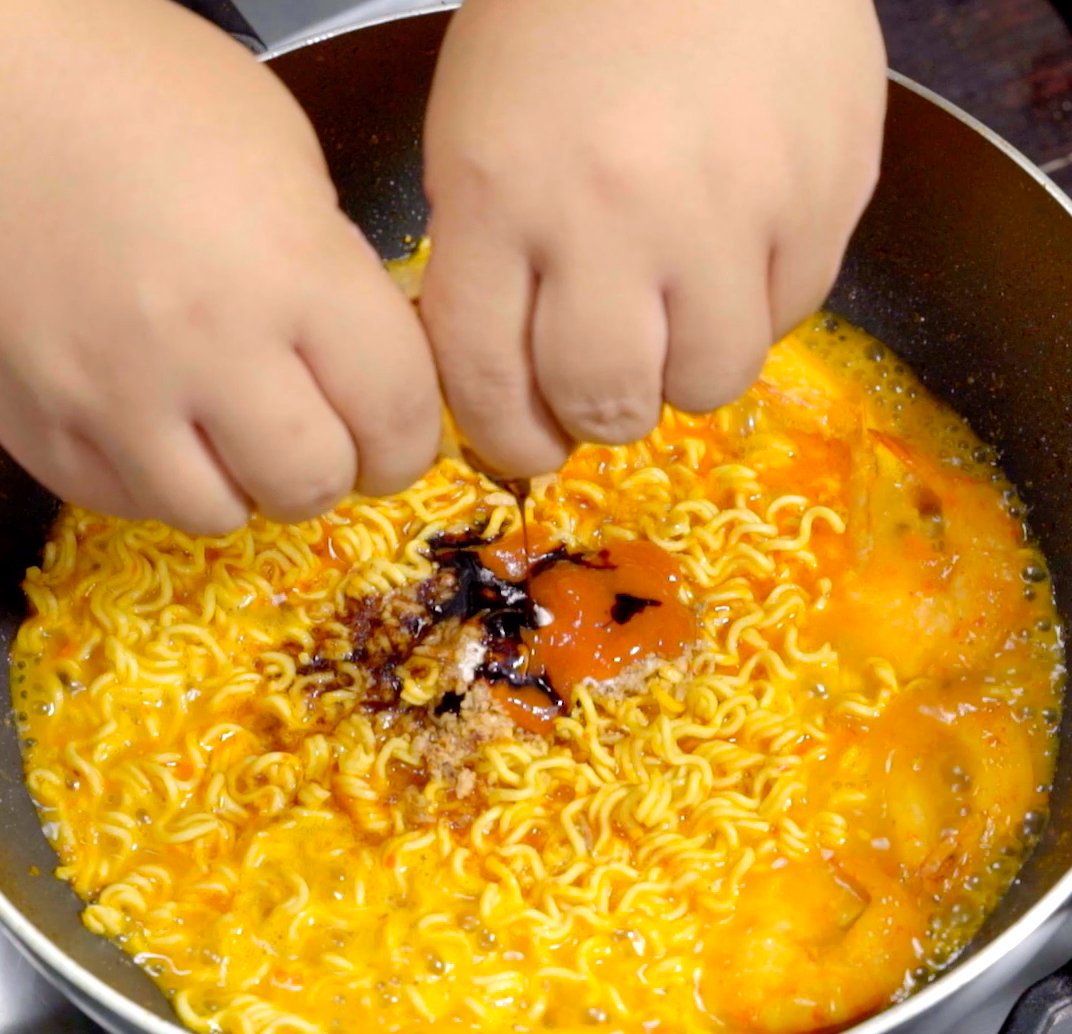 Bikin mie goreng bumbu aceh sendiri itu kenikmatannya berbeda loh.