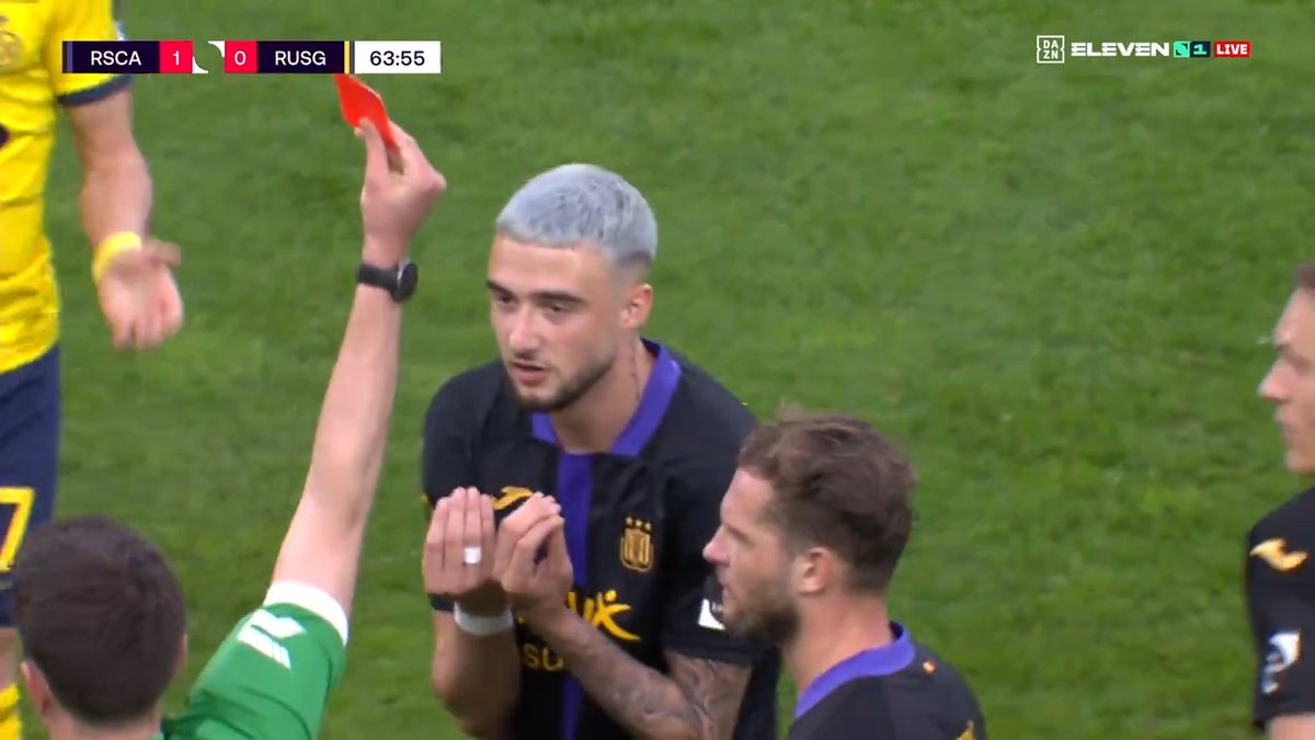 🟥 | RSC Anderlecht moet met z’n tienen verder naar deze penaltyfout van Zeno Debast! 🤕 #ANDUSG