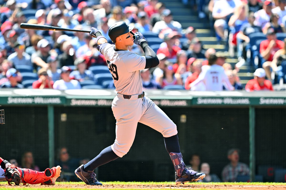 Aaron Judge CRUSHES this ball 450 feet! 😳