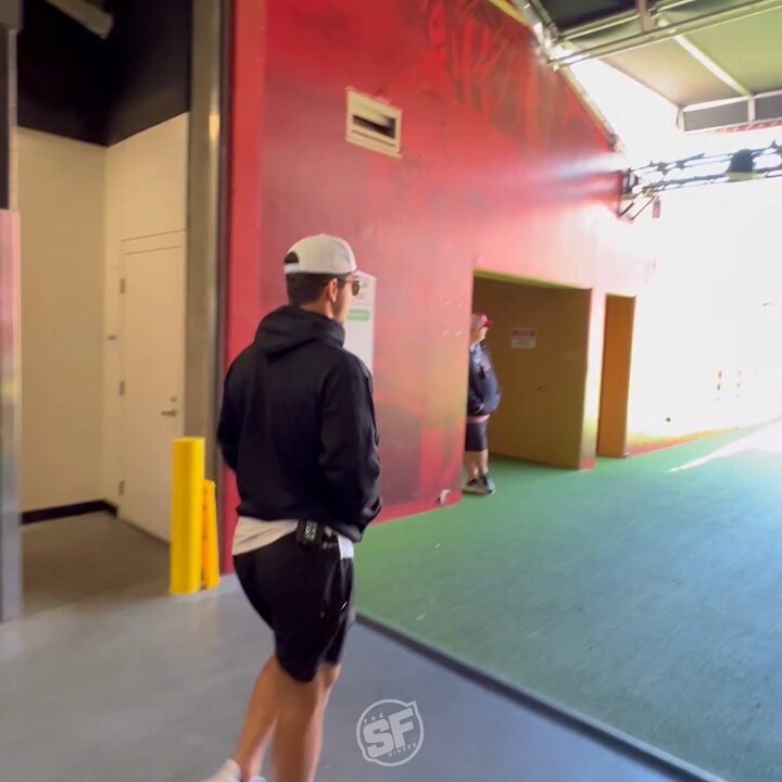 #49ers Brock Purdy gets MOBBED by campers 🔥 OctaneFootball