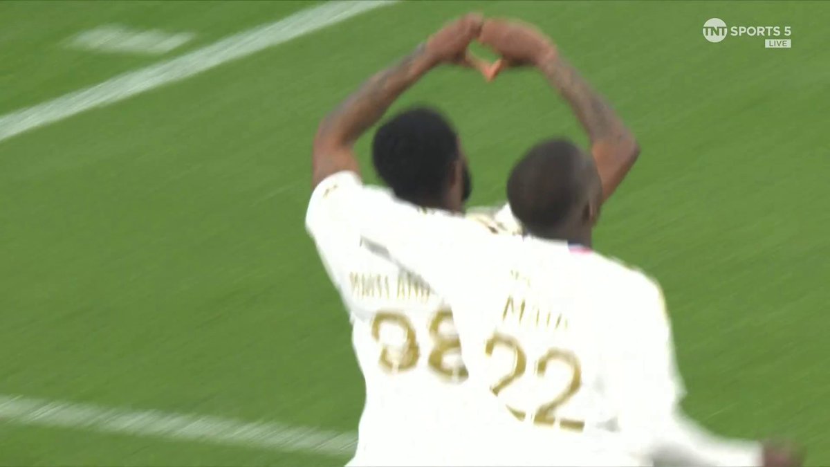 Ainsley Maitland-Niles wins it at the death for Lyon 🤯 Maitland-Niles gets his first Ligue 1 goal in the 106th minute to secure the comeback W... WOW! 📺 TNT Sports & discovery+ UK