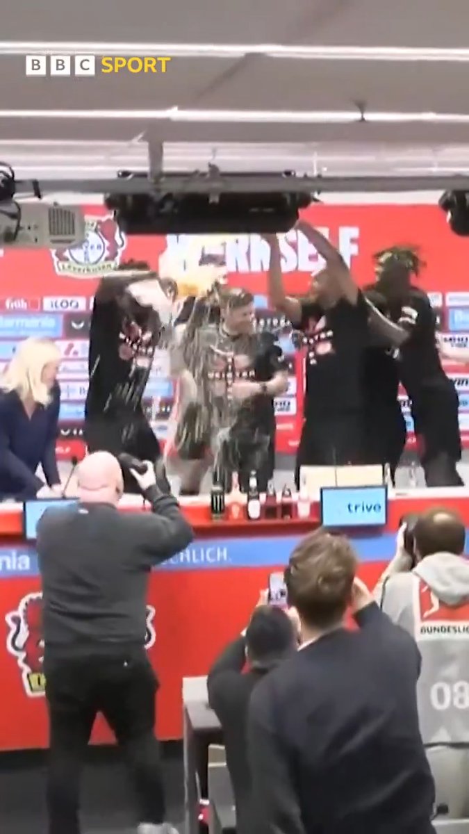 Xabi Alonso didn't see this coming at his press conference 🍻