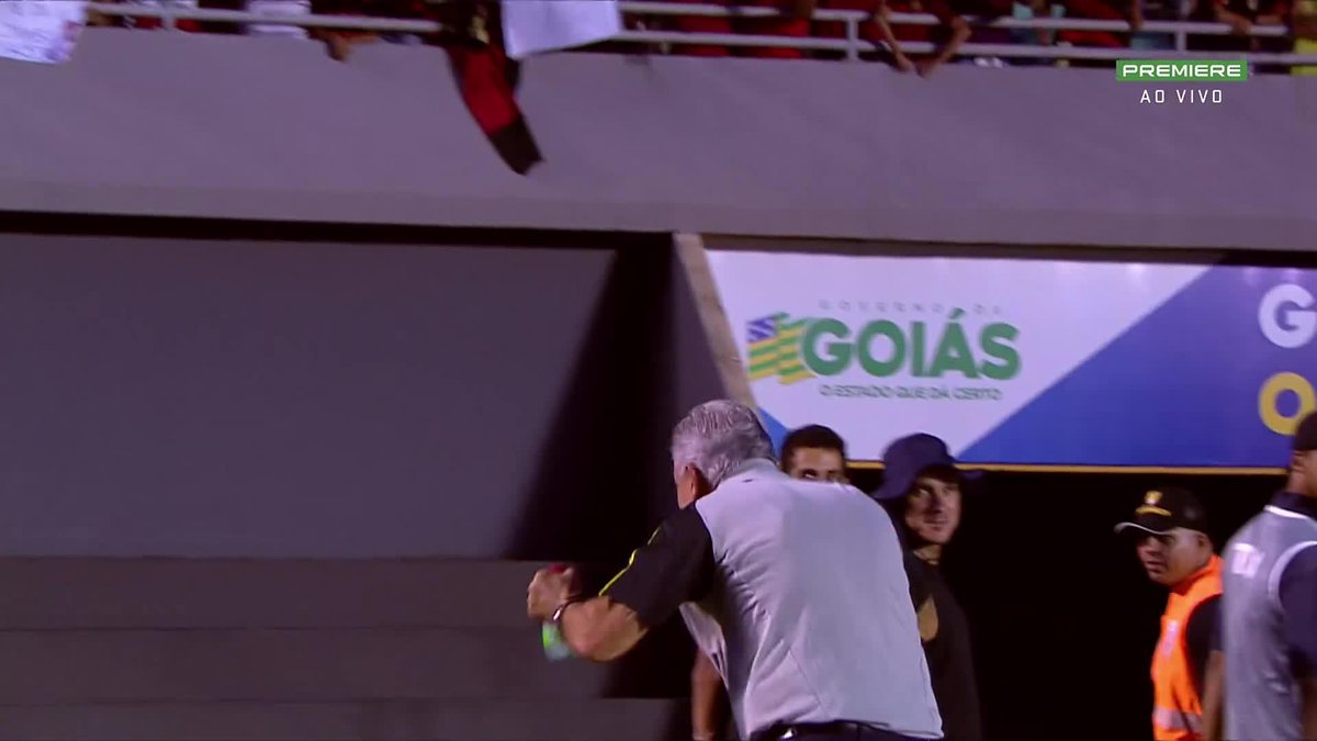 🔴⚫ Que coisa patética esse comportamento. Que vergonha. Sinônimo que fracassou mais uma vez. "Encantador de serpentes".