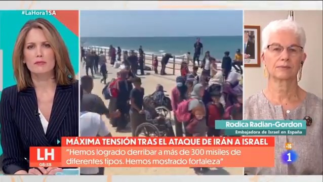 Silvia Intxaurrondo haciendo las preguntas que hay que hacer a la embajadora de Israel en España. Las respuestas ya las juzgáis vosotros.