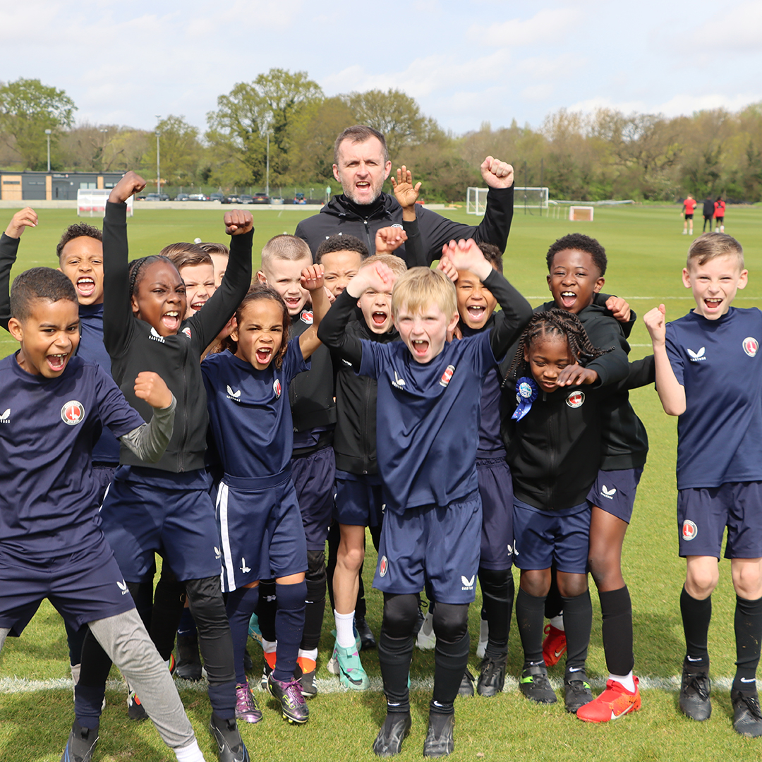 Wholesome content alert! ๐ฅฐ When our U8s met our men's first-team squad โค๏ธ #cafc | Charlton Athletic Academy | Valley Gold