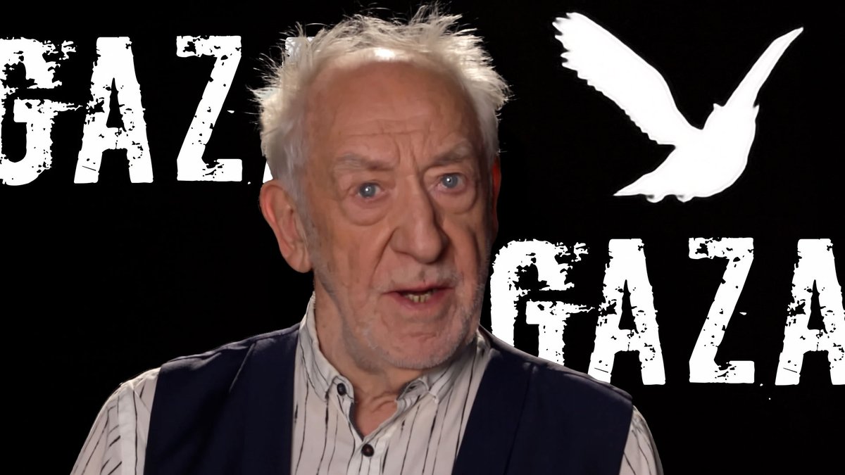 Der wohl berühmteste Darsteller und Theatermann Deutschlands, Dieter Hallervorden, hat sich unerwartet deutlich, wenn auch in feinsinniger Lyrik, auf die Seite der im #Gazastreifen bombardierten Menschen gestellt. Das Video zeigt harte Bilder mit einem sensiblen Lied, nicht nur für die palästinensischen Menschen, sondern auch für eine friedliche Zukunft Israels. #Israel #Gaza #Peace #Palaestina