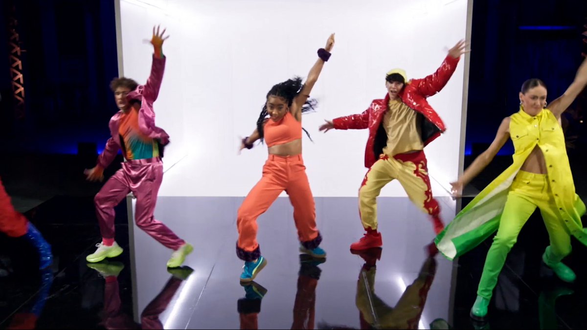 .JoJo Siwa's officially entered the building for #SYTYCD as the TOP TEN face their very first challenge for Season 18! Tune in now on FOX. 🔥
