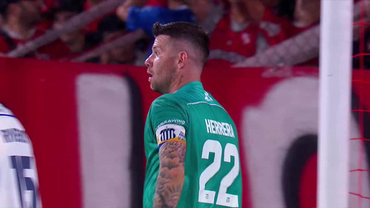Es insólito lo de Ignacio Maestro Puch . Era pase a Mauricio Islas y posiblemente el gol de la clasificación. Sin embargo optó por la personal , remató desde una posición incómoda y el rojo quedó eliminado de la Copa de La Liga .